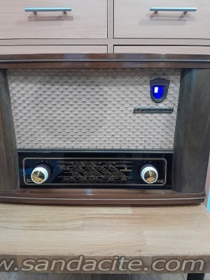 Нов живот за радиоапарат Христо Ботев и радиола Сакта 166975-0