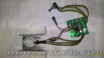 Бюджетно зарядно устройство за автомобилен акумулатор 107177-1